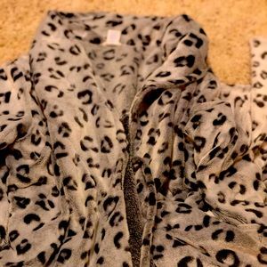 Fun animal print robe M